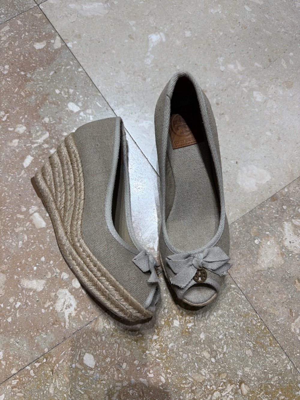 Shoe - Picture 2 of 4